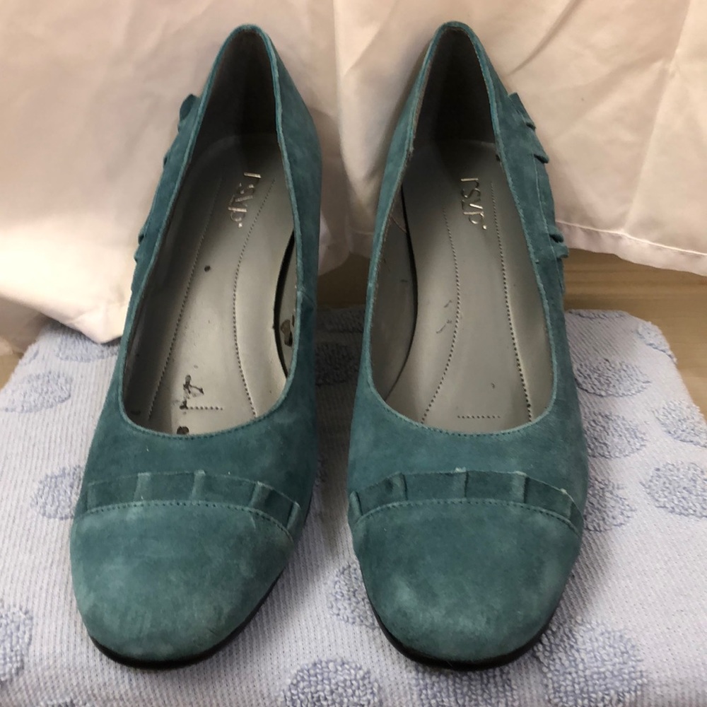 Never worn size 8.5 medium by rsvp